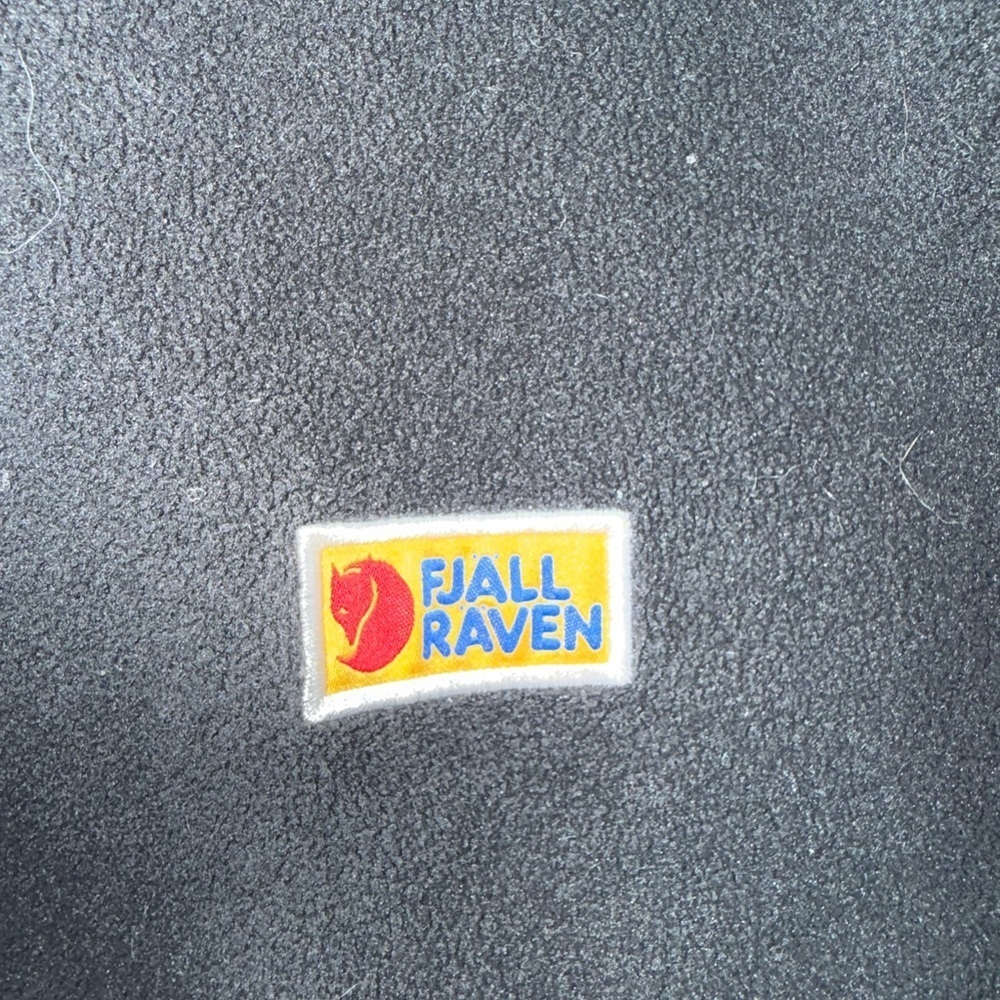 Fjällräven women’s size small Vardag Lite fleece pullover in a black half zip - Picture 3 of 6